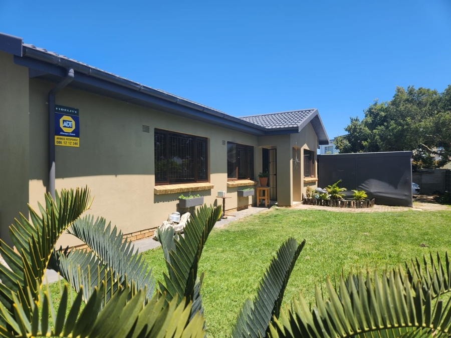 4 Bedroom Property for Sale in Groeneweide Park Western Cape